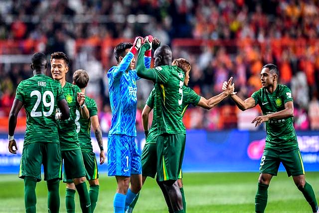 关于中超球员个个奋力拼搏，比赛现场热力澎湃的信息